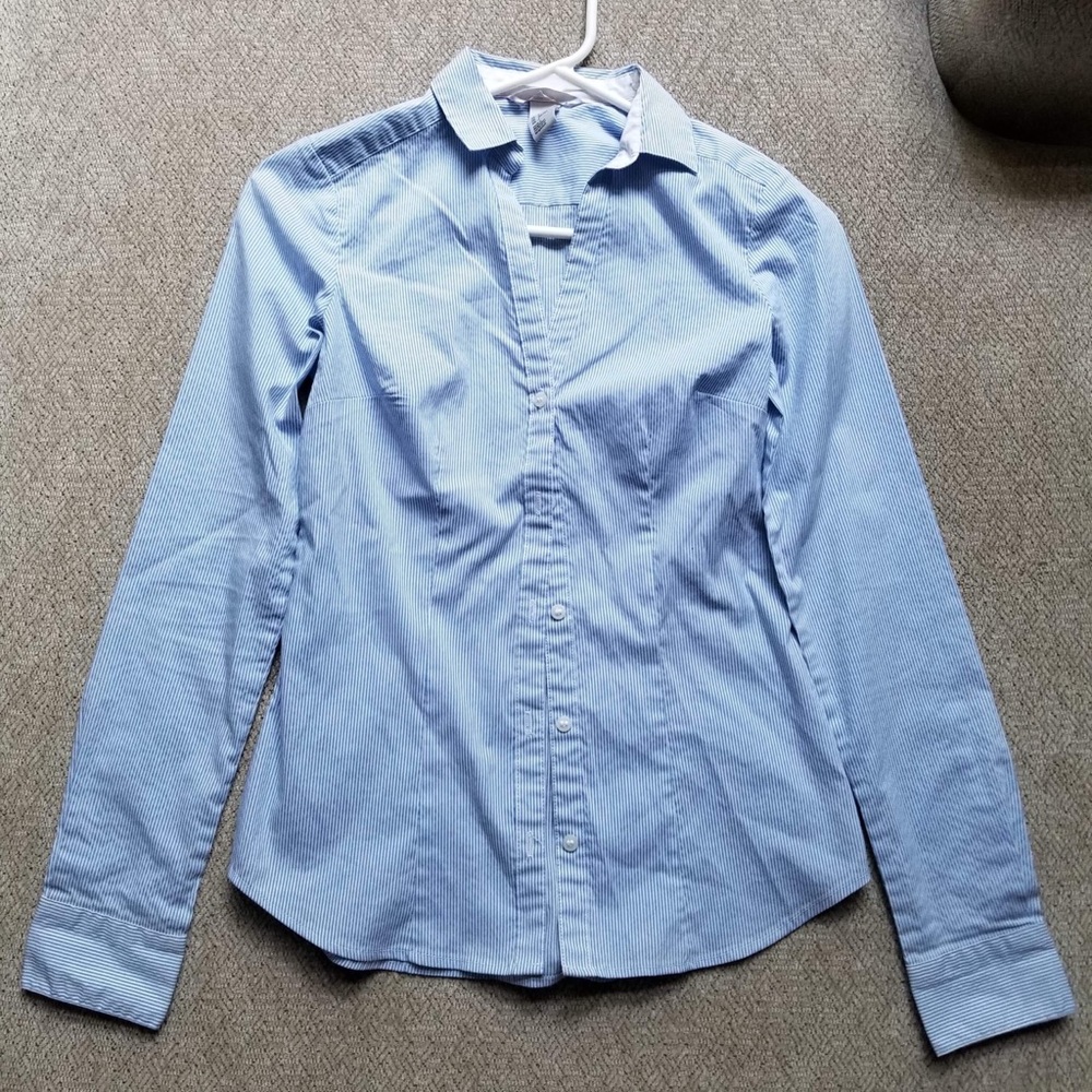 Women’s H&M button down shirt - size 2